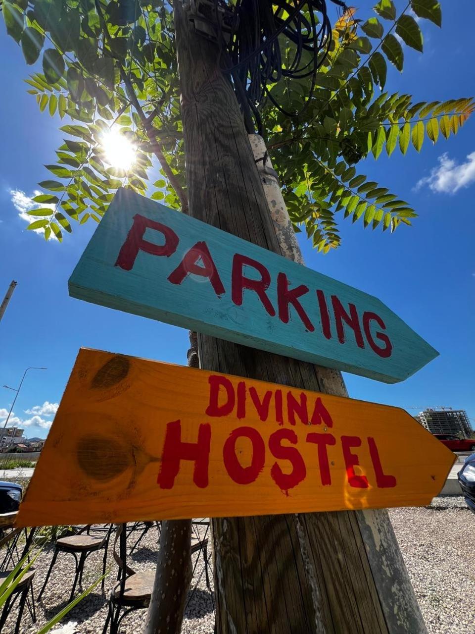 Divina Hostel Tirana Exterior photo