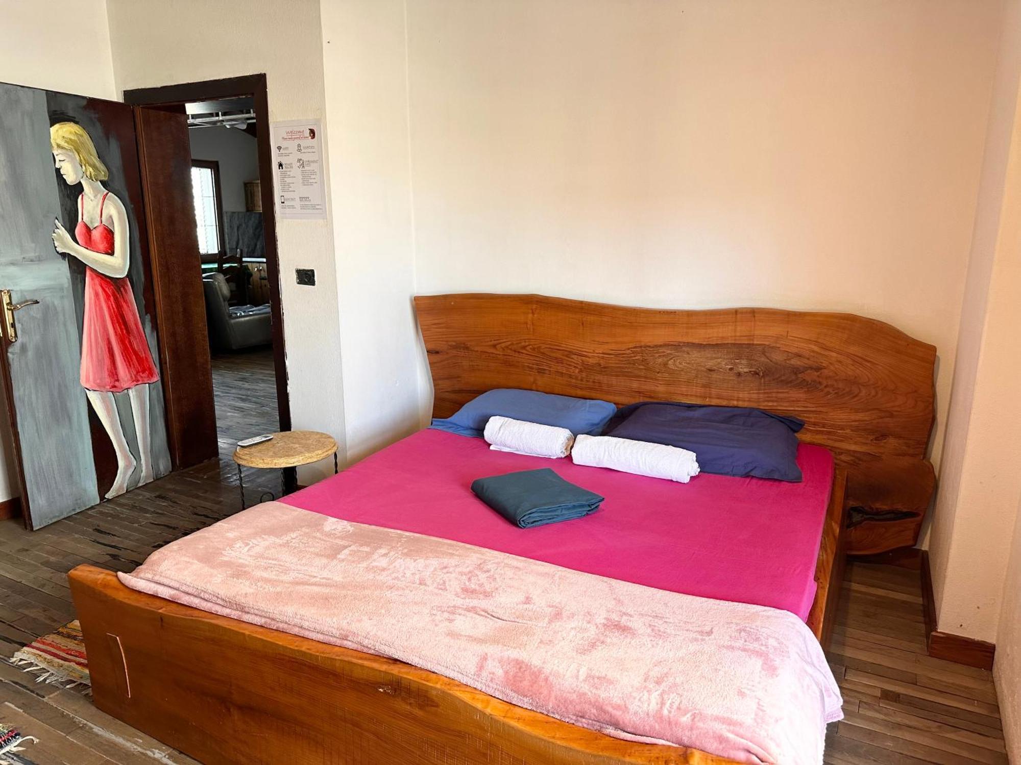 Divina Hostel Tirana Exterior photo