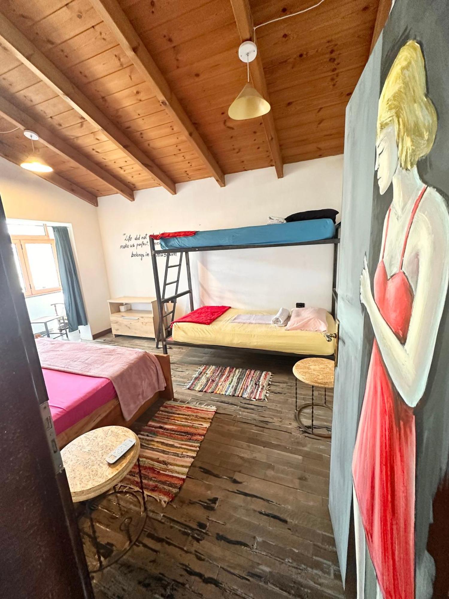 Divina Hostel Tirana Exterior photo